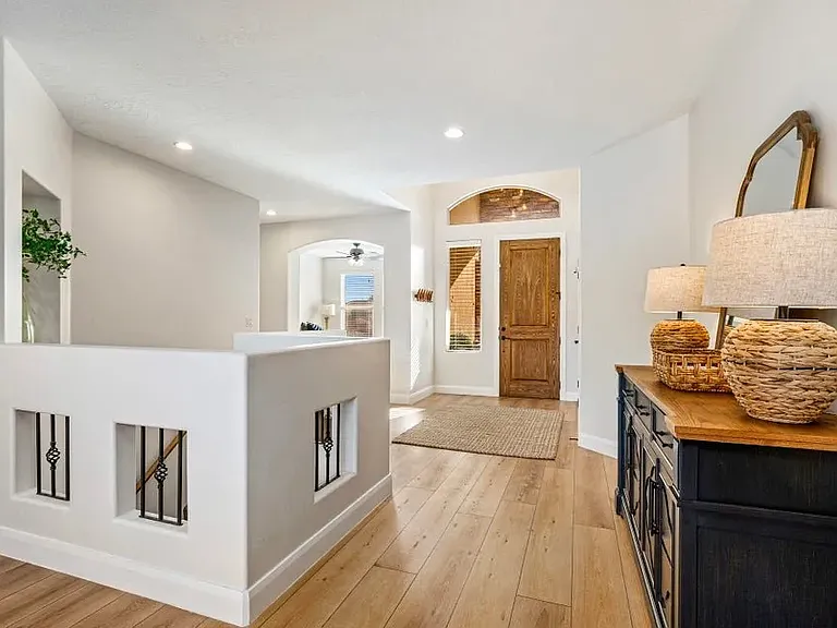 143 N Cortez Trl — Photo 3