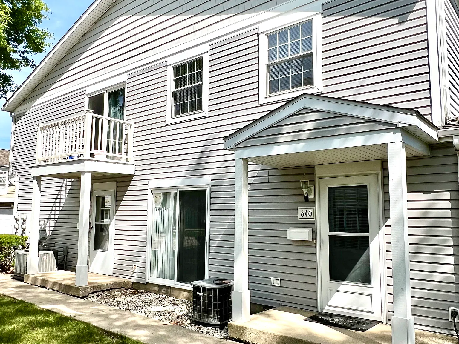 2 bed, 1.5 bath, 1000 sqft, $2,100 — Photo 1