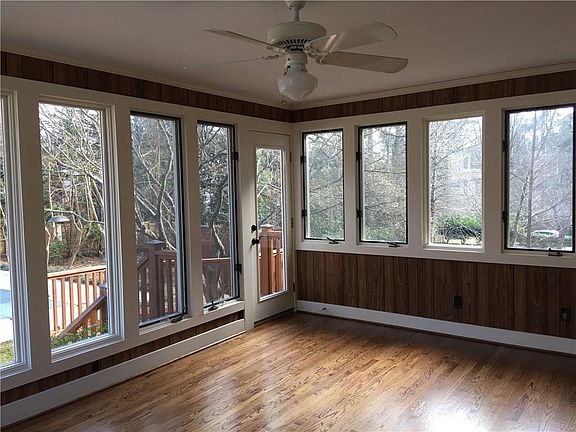 5th image of 3323 Stratfield Dr