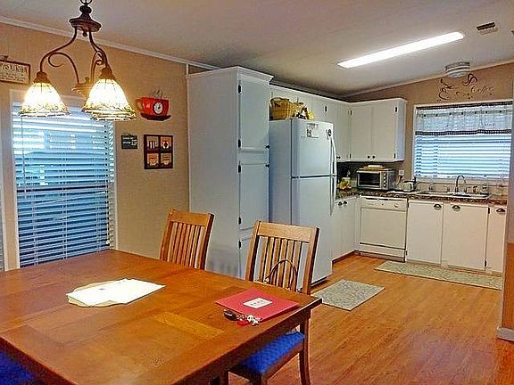 4th image of 619 Orange Tree Dr