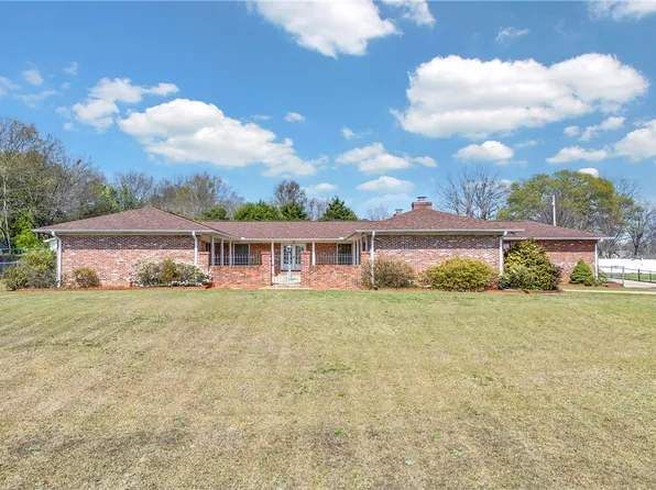 504 Rampey St, Easley, SC 29640