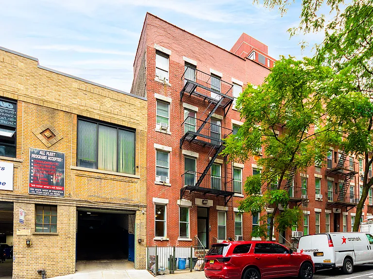 409 W 54th St #2D — Photo 7