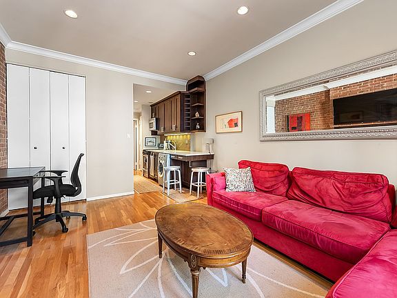 2nd image of 336 E 77th St #10