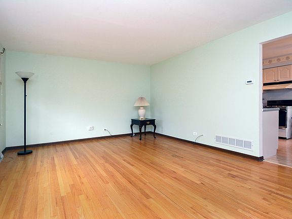 5th image of 821 E Marshall Ct