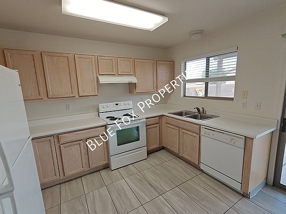 5th image of 2480 W Chris Oliver Way
