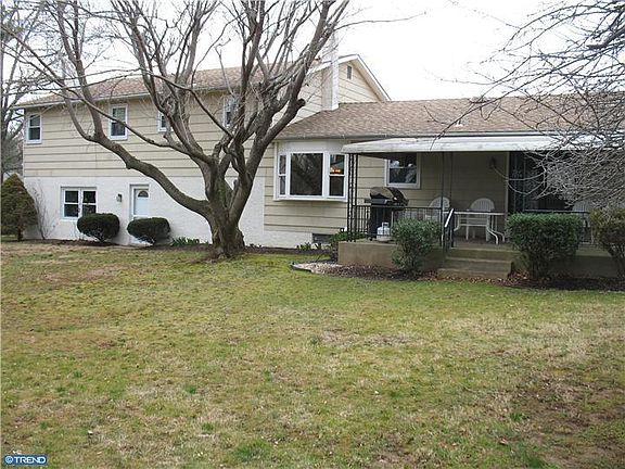 4th image of 2057 Waller Dr