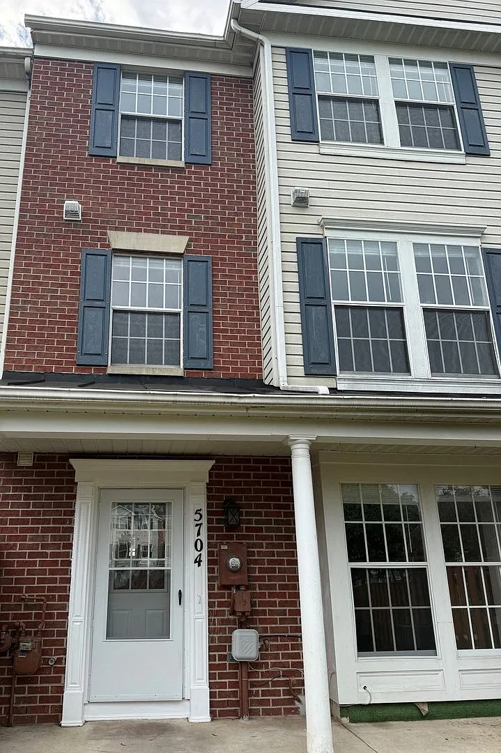 Townhouse in Kingsbrook Community available now! — Photo 1