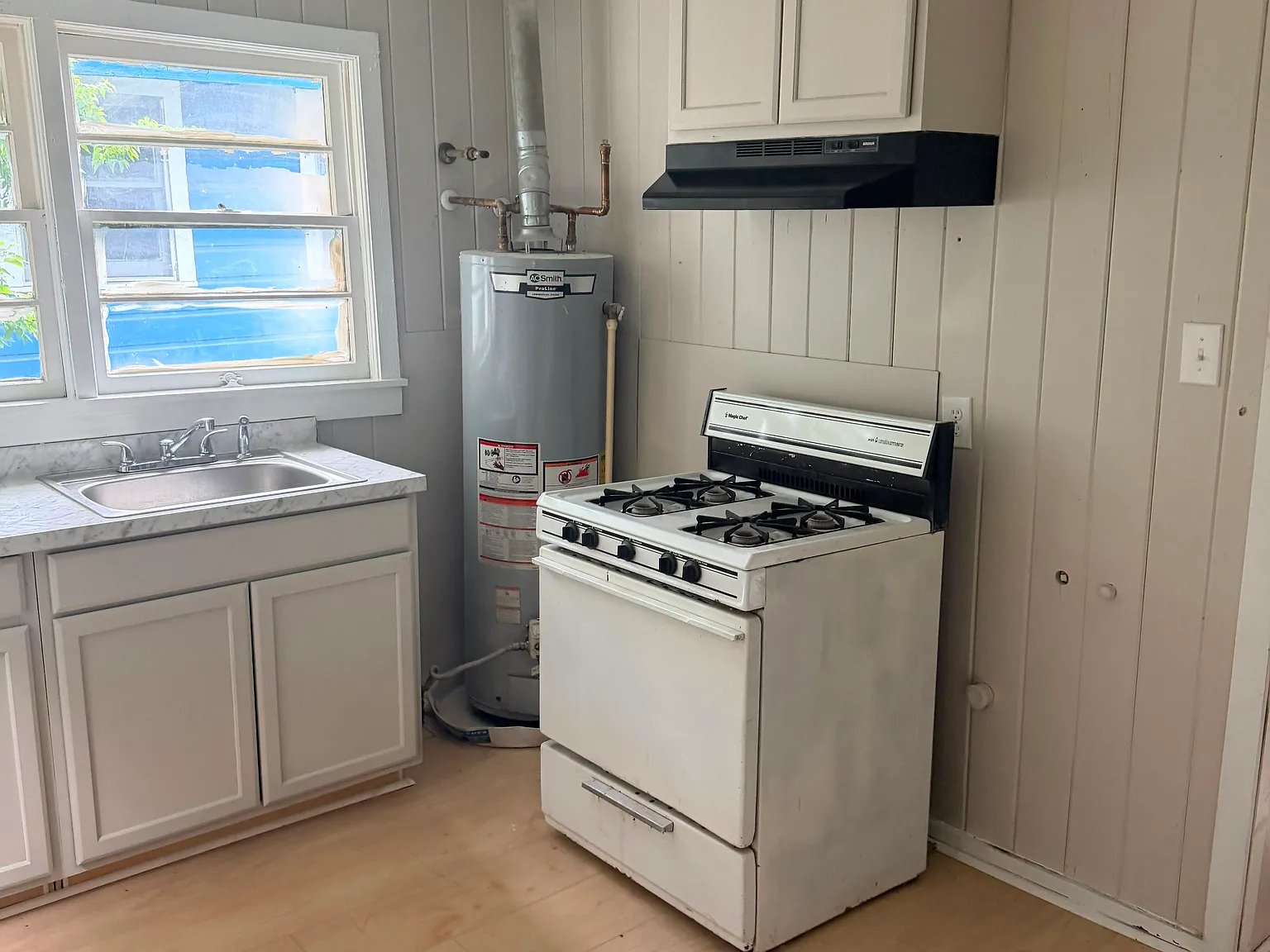 2 bed, 700 sqft, $745 — Photo 2