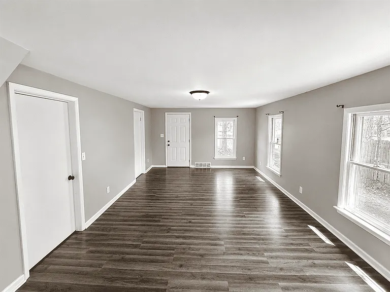 4918 Pleasant Grove Rd — Photo 3