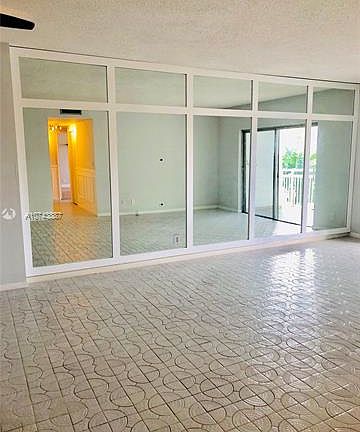 3rd image of 4400 Hillcrest Dr APT 202B