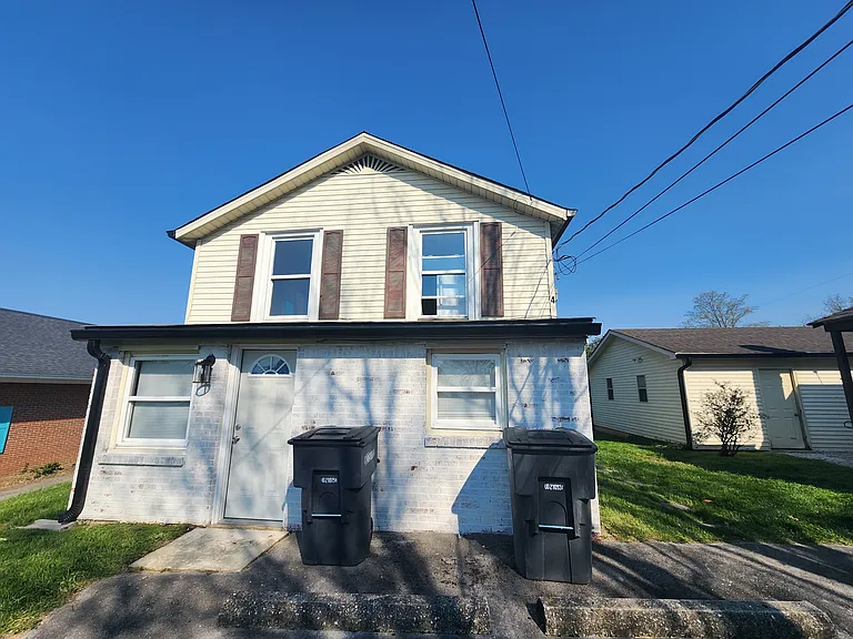 228 S Walnut Ave #4 — Photo 6