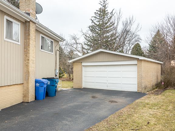 3rd image of 142 Fernwood Dr