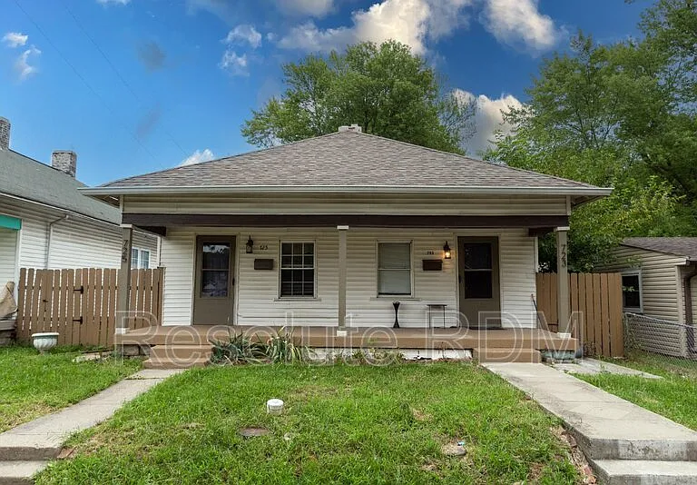 725 Lynn St — Photo 2
