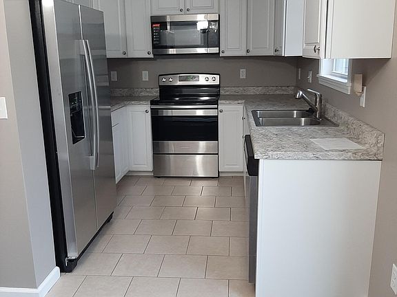 2nd image of 1409 Wadsworth St