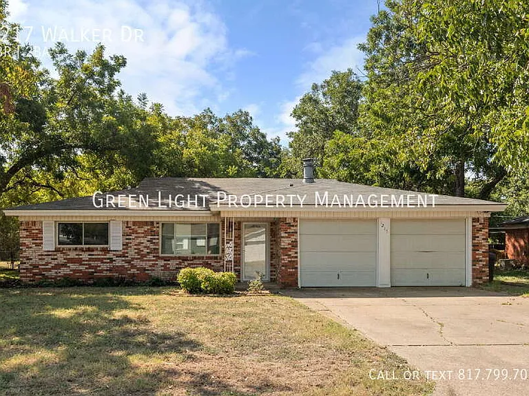 1217 Walker Dr — Photo 2