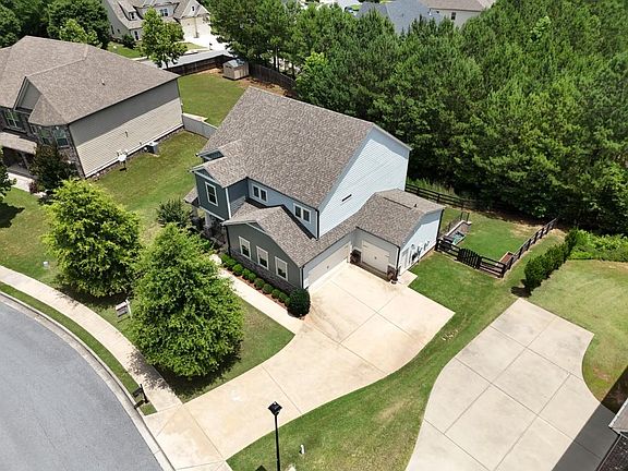 4th image of 26 Ridgemont Way
