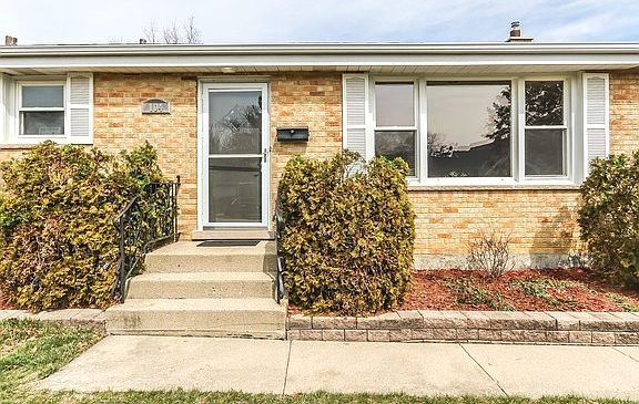 3rd image of 104 Claria Dr