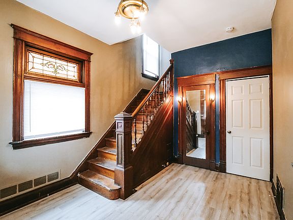 4th image of 2012 Wayland Ave #1