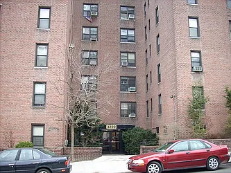 3220 Netherland Avenue in Spuyten Duyvil