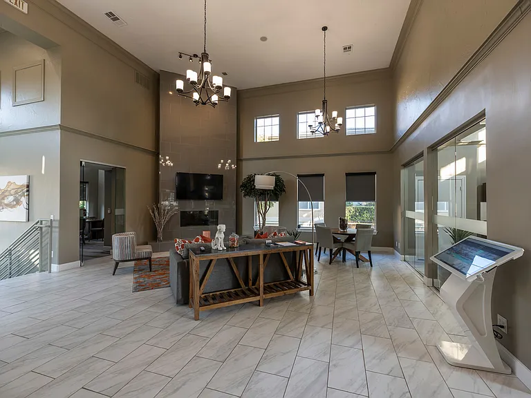 Woodbridge Villas — Photo 20