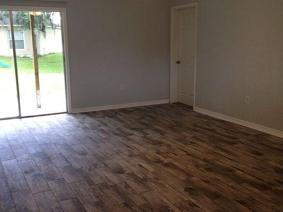 4th image of 792 Lucaya Dr