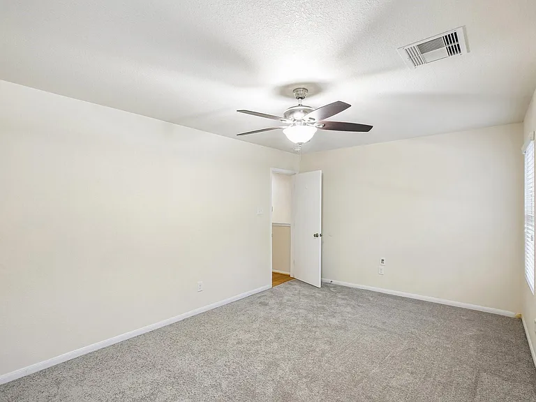 21127 Fox Orchard Ct — Photo 26