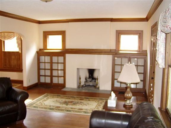 2nd image of 245 Lonsdale Ave