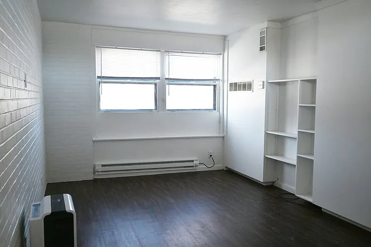 Bedroom at Kearney Apartment Homes.
