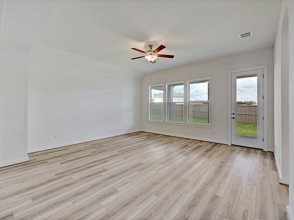 5th image of 104 Salado Creek Trl