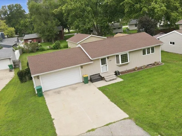 104 Corliss Ave, Elk Run Heights, IA 50707
