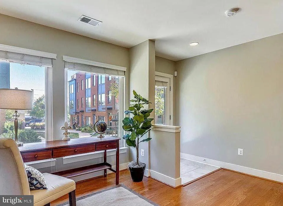 3 bed, 2.5 bath, 1890 sqft, $3,400 — Photo 2