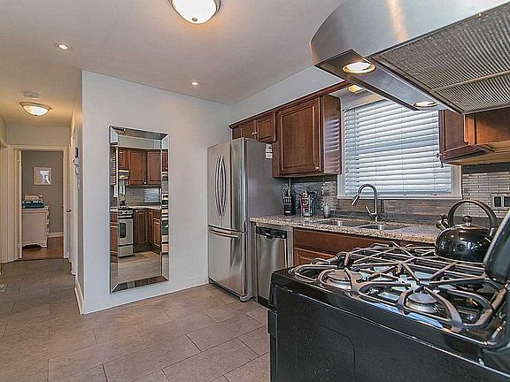 5th image of 36 Vanbrugh Ave