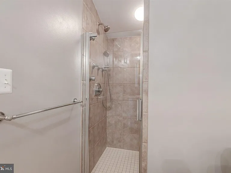 5140 Donovan Dr — Photo 17