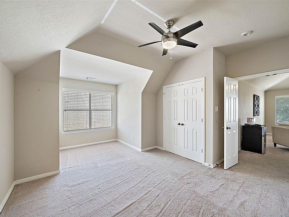 3rd image of 2915 Covebrook Dr