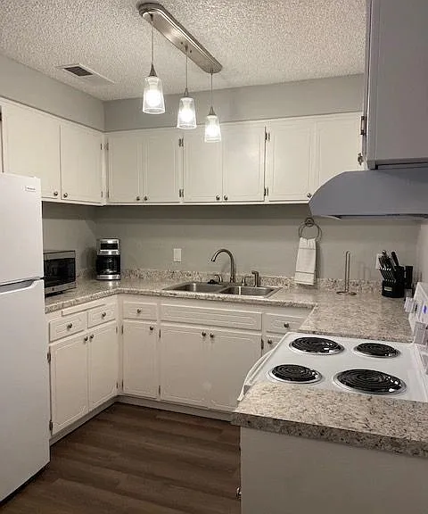 Shasta Villa Apartments — Photo 3