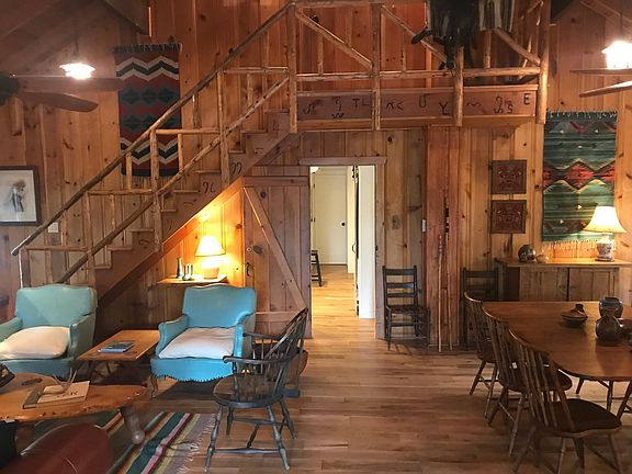 3rd image of 704 Lupine Ln