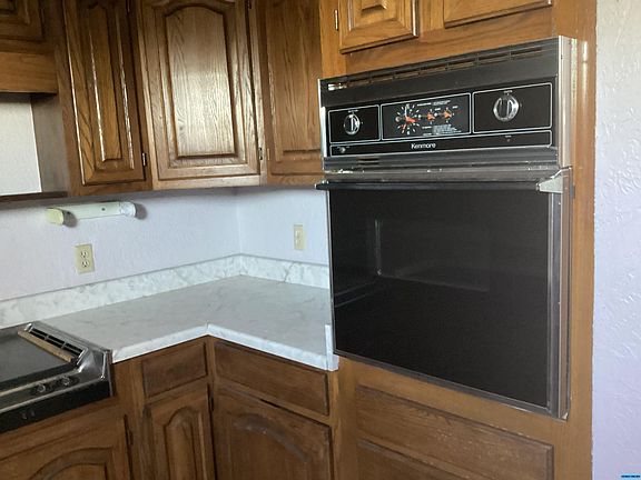 2nd image of 716 N Cheyenne Ave