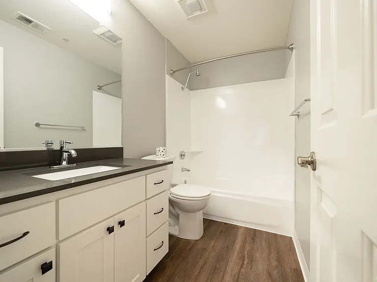 Bentley Place — Photo 13