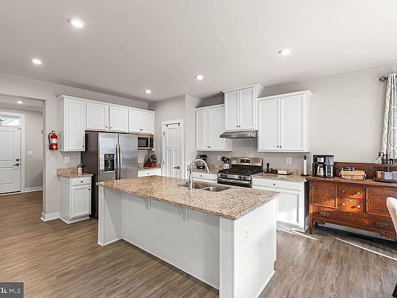 3rd image of 5428 Holley Oak Ln