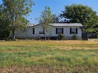 8913 Holly Rd, Alvarado, TX 76009