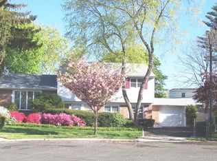 45 Belle Ct, Hicksville, NY 11801