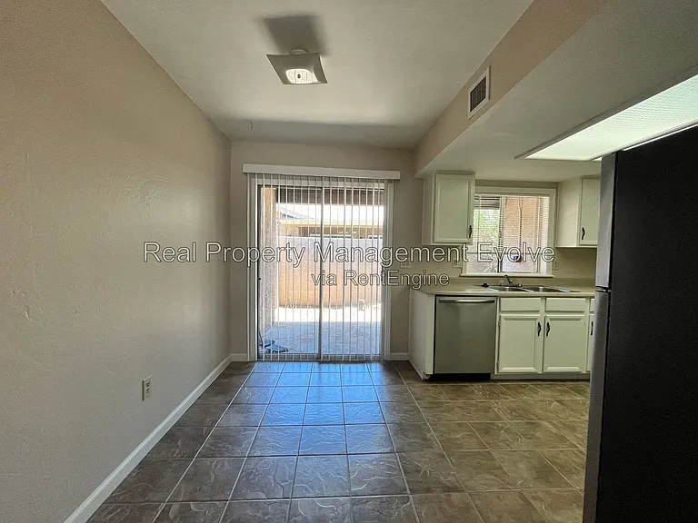 18211 N 40th Pl #1 — Photo 5