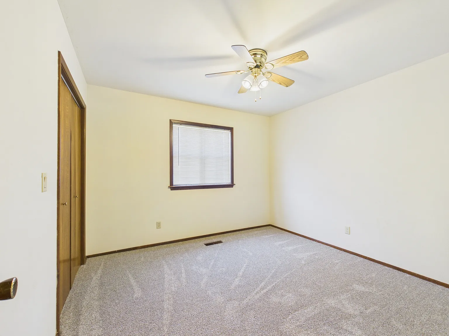 706 Elizabeth Drive - 1 — Photo 2