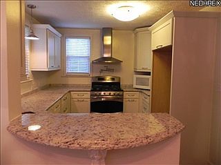 4th image of 131 Woodhill Dr