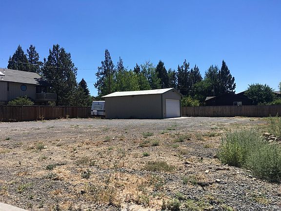 4th image of 1520 NW Larch Ave