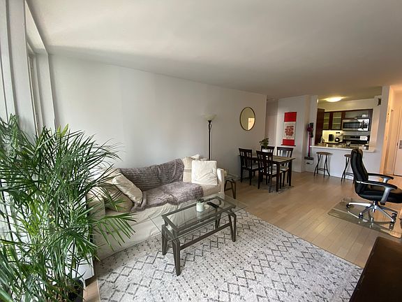 4th image of 212 E 47th St APT 23E