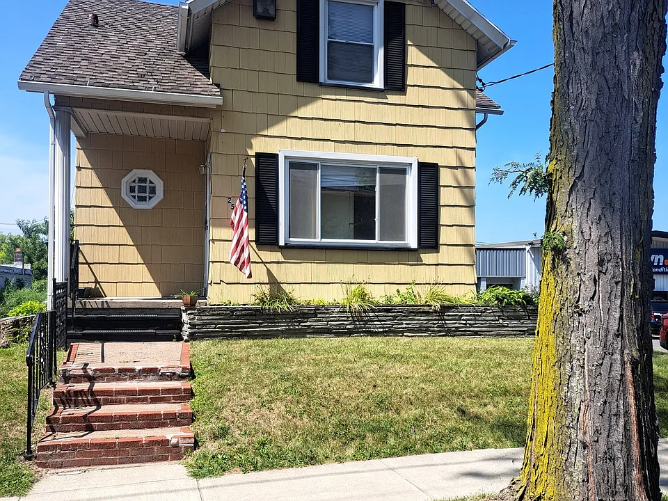 257 Winton Rd N