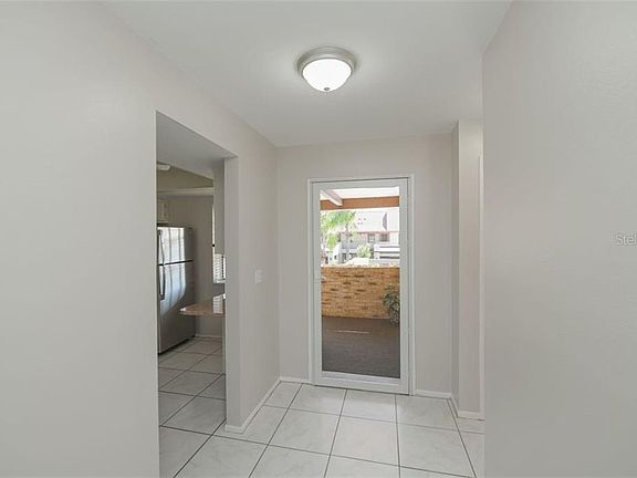 4th image of 766H Avenida Estancia #200