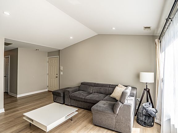 5th image of 383 Woodview Cir APT C