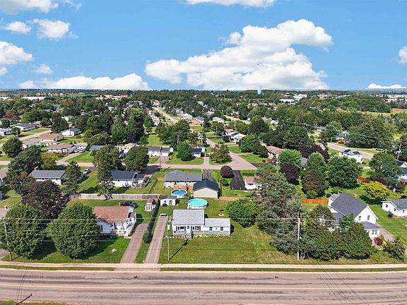 5th image of 33 Bayview Dr
